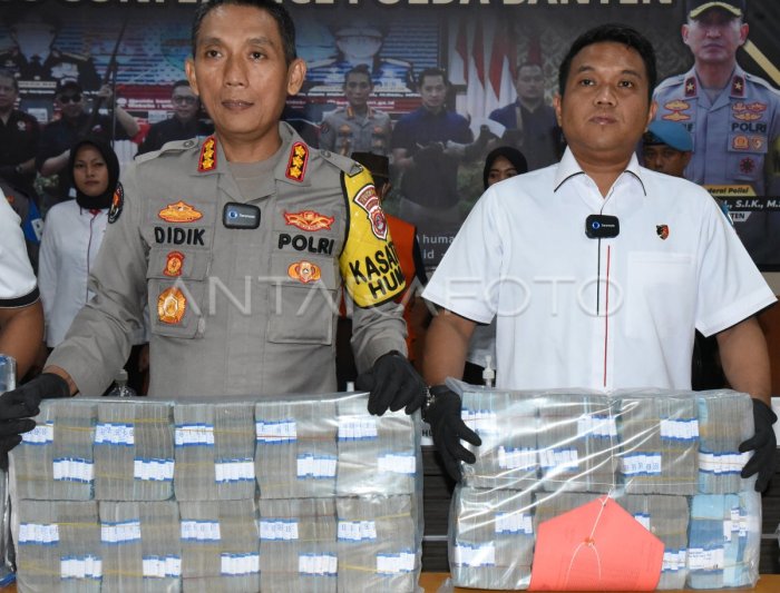 Penggelapan kasus pencurian kaltim memperlihatkan barang akbp satya putra roy bukti kedua