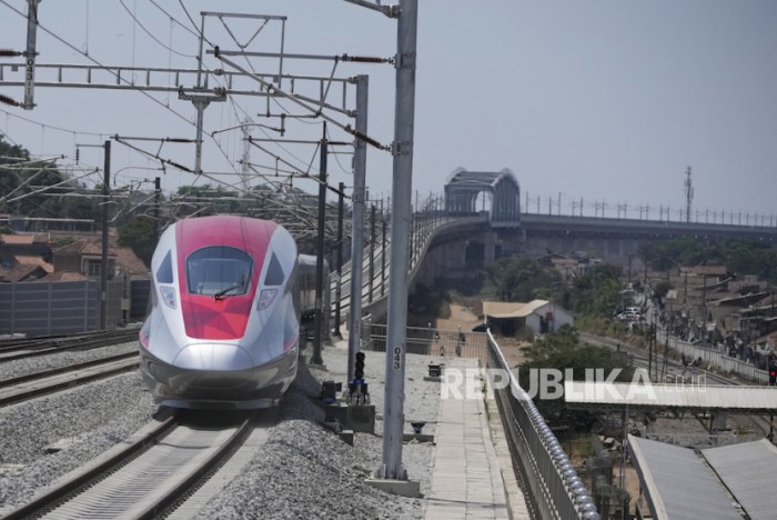 Proyek Kereta Cepat Siap Uji Coba Minggu Ini