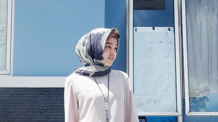 Inspirasi Gaya Berhijab Simpel dan Modis